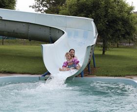 Albury Swim Centre - Tourism Canberra 0