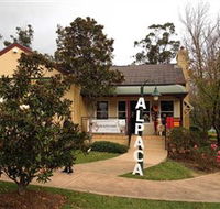 Australian Alpaca Barn - Hunter Valley Gardens - Tourism Canberra