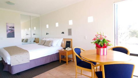 Margarets Beach Resort - Tourism Canberra 0