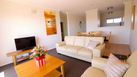 Margarets Beach Resort - Tourism Canberra 3