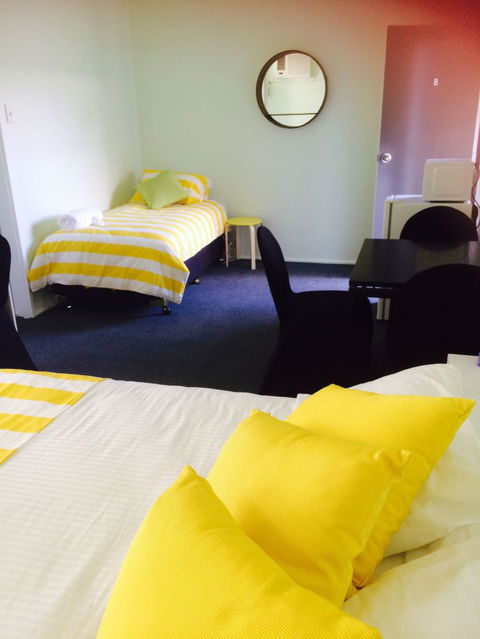 Town House Motor Inn - Tourism Canberra 3