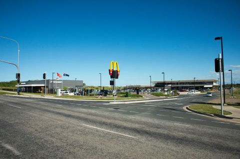 Bargara Central Shopping Village - Tourism Canberra 1