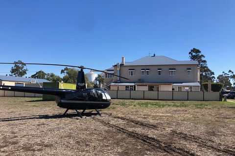 Queensland Country Pub Crawl By Helicopter - Tourism Canberra 6