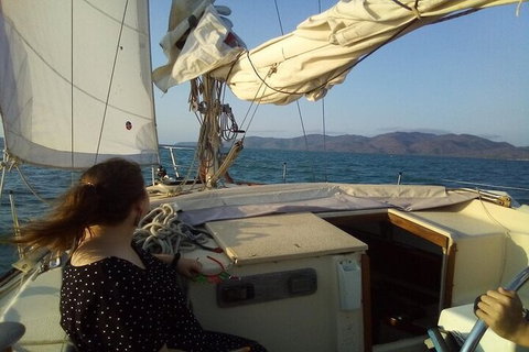 Townsville Lunchtime Sailing Cruise Boat Tour - Tourism Canberra 6