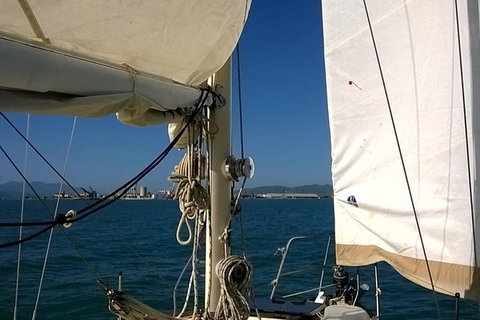 Townsville Lunchtime Sailing Cruise Boat Tour - Tourism Canberra 4