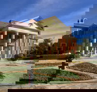 Embassy Drive - Tourism Canberra