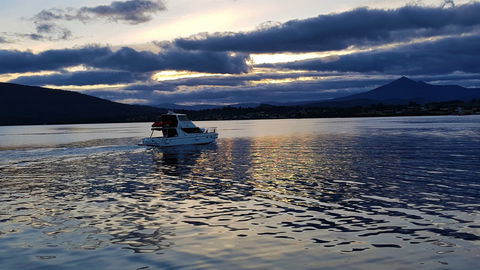 Peninsula Cruising - Tourism Canberra 0