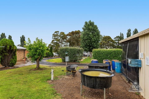 Fossicker Caravan Park Fossicking Park - Tourism Canberra 0