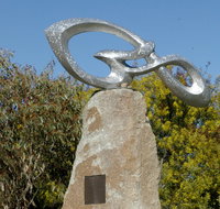 The Glen and Southern Cross Constellation Sculptures - Tourism Canberra
