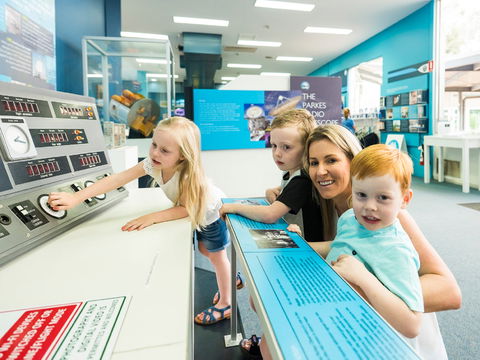 CSIRO Parkes Radio Telescope Visitor Centre - Tourism Canberra 1