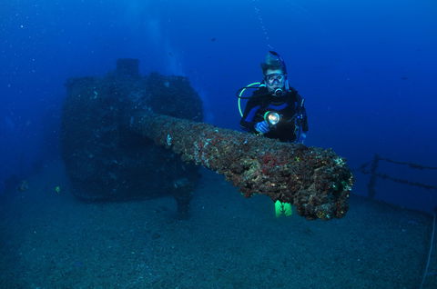 HMAS Brisbane Dive Site - Tourism Canberra 1