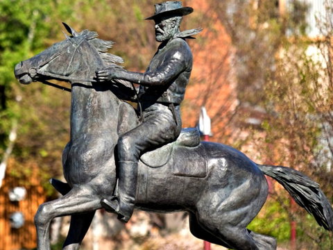 Thunderbolt's Statue And Constable Walker Memorial - Tourism Canberra 0