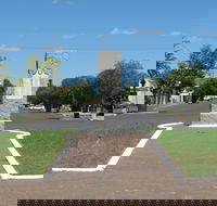 War Memorial and Heroes Avenue Roma - Tourism Canberra