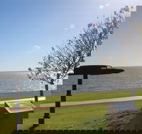 The Donald Campbell Obelisk - Tourism Canberra