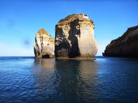 Twelve Apostles Marine National Park - Tourism Canberra 1