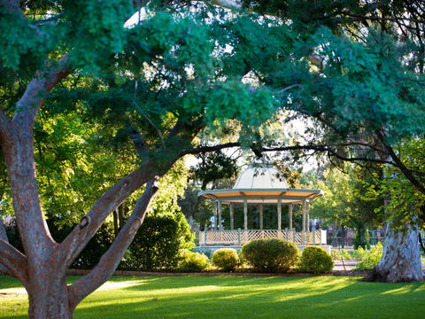 Robertson Park - Tourism Canberra 0