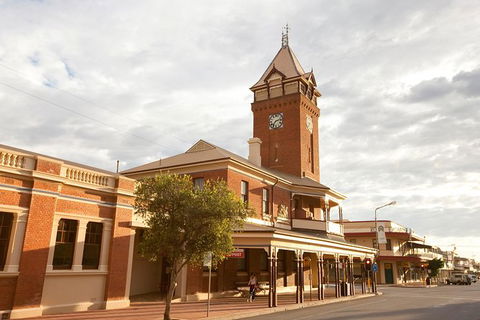 Half Day City Heritage Tour - Tourism Canberra 6