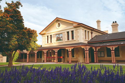 Half Day City Heritage Tour - Tourism Canberra 2