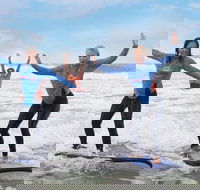 2-Hour Beginners Surf Lesson at Main Beach - Tourism Canberra