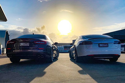 Maserati Quattroporte Limousine Transfer Cairns Airport To City - Tourism Canberra 7