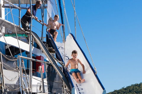 Day Sail The Whitsunday Islands On Atlantic Clipper From Airlie Beach - Tourism Canberra 7