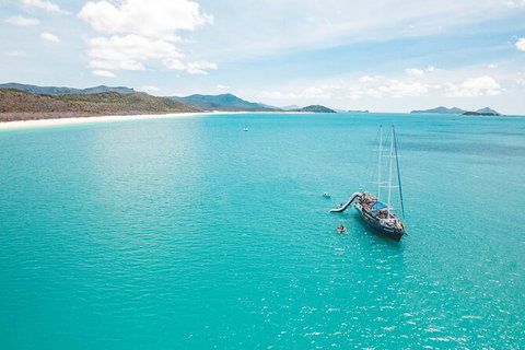 Day Sail The Whitsunday Islands On Atlantic Clipper From Airlie Beach - Tourism Canberra 4