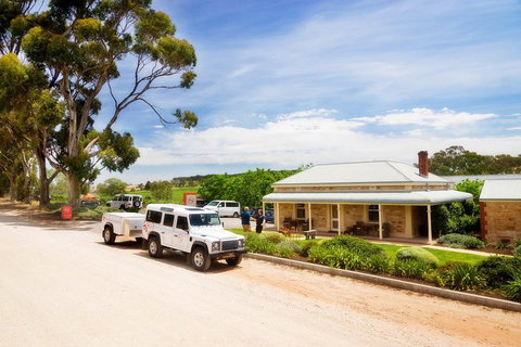 Two Hands Wines \'Flagship Vineyard Experience\' - Tourism Canberra 0