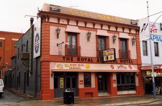 The Dog & Duck Ale House - Tourism Canberra 0