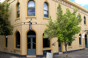 The College Lawn Hotel - Tourism Canberra 0