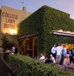 The College Lawn Hotel - Tourism Canberra 1