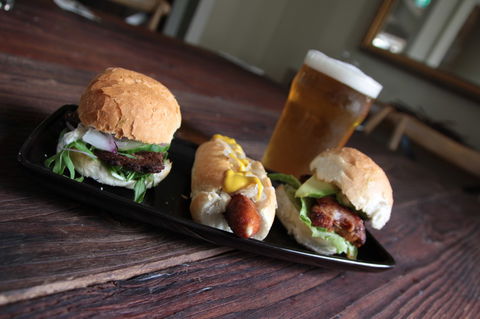 The Quarrymans Hotel - Tourism Canberra 0