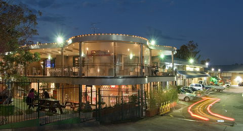 Castle Hill Tavern - Tourism Canberra 0