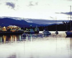 Waterfront Hotel - Tourism Canberra 1