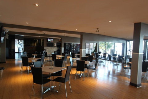 The Beachcomber Hotel - Tourism Canberra 3