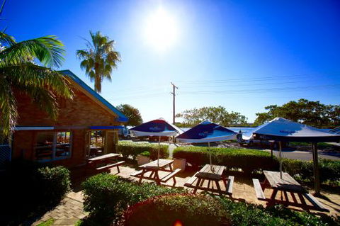 Hadleys Hotel - Tourism Canberra 1