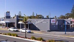 Bellevue Hotel Tuncurry - Tourism Canberra 0