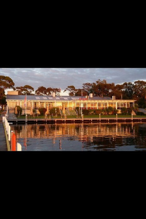 Metung Hotel - Tourism Canberra 3