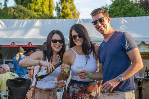 Stanthorpe Apple And Grape Harvest Festival - Tourism Canberra 0