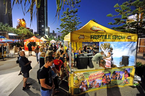 Surfers Paradise Beachfront Markets - Tourism Canberra 0