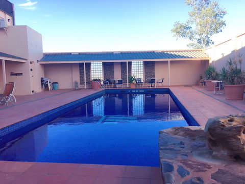 Desert Cave Hotel - Tourism Canberra 4