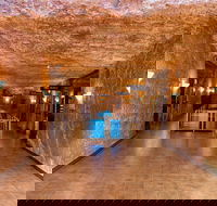 Desert Cave Hotel - Tourism Canberra