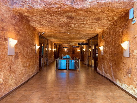 Desert Cave Hotel - Tourism Canberra 0