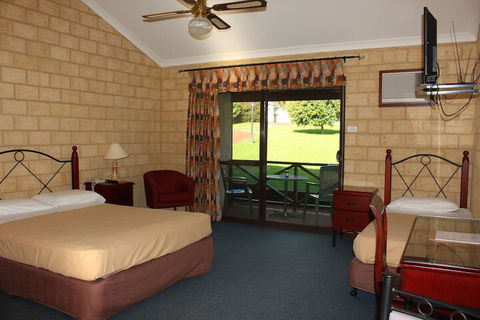 Karri Forest Motel - Tourism Canberra 7