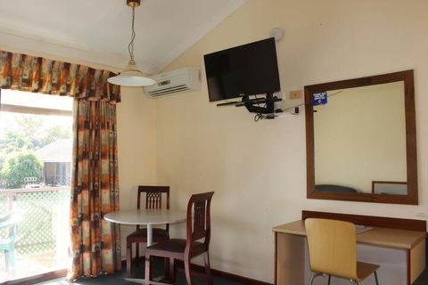 Karri Forest Motel - Tourism Canberra 5