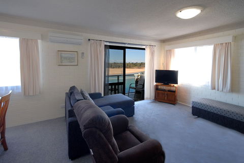 Marcel Towers Holiday Apartments - Tourism Canberra 6