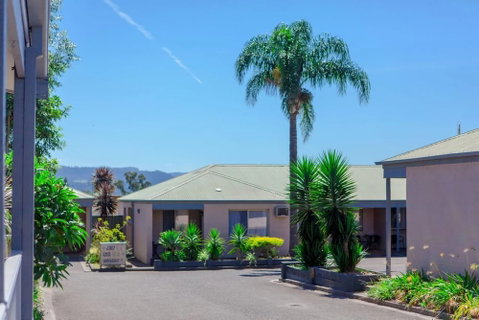 Balan Village Motel - Tourism Canberra 0
