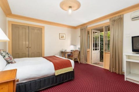 McLaren Hotel - Tourism Canberra 0