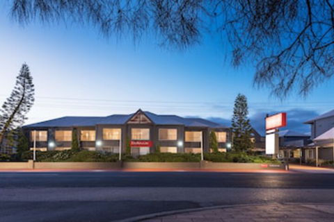 Bellevue On The Lakes - Tourism Canberra 0