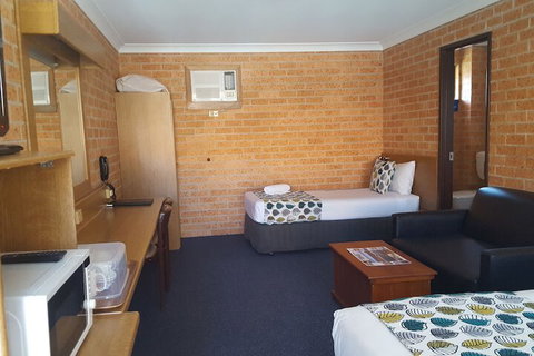 Royal Palms Motor Inn - Tourism Canberra 6