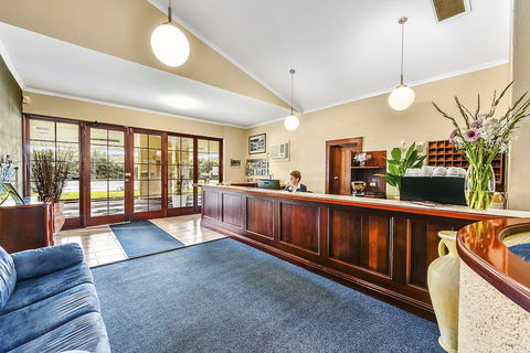 Comfort Inn Silver Birch - Tourism Canberra 0